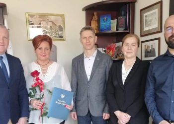 Kiedy odbierała nominację na dyrektora, kolejny raz została babcią