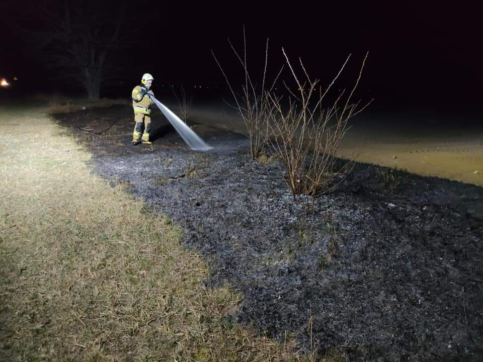 Paliła się trawa w Ciosnej