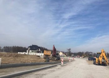 Trwają prace budowy ronda w Kochowie