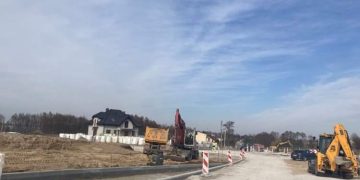 Trwają prace budowy ronda w Kochowie