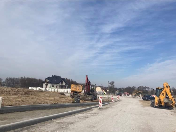 Trwają prace budowy ronda w Kochowie