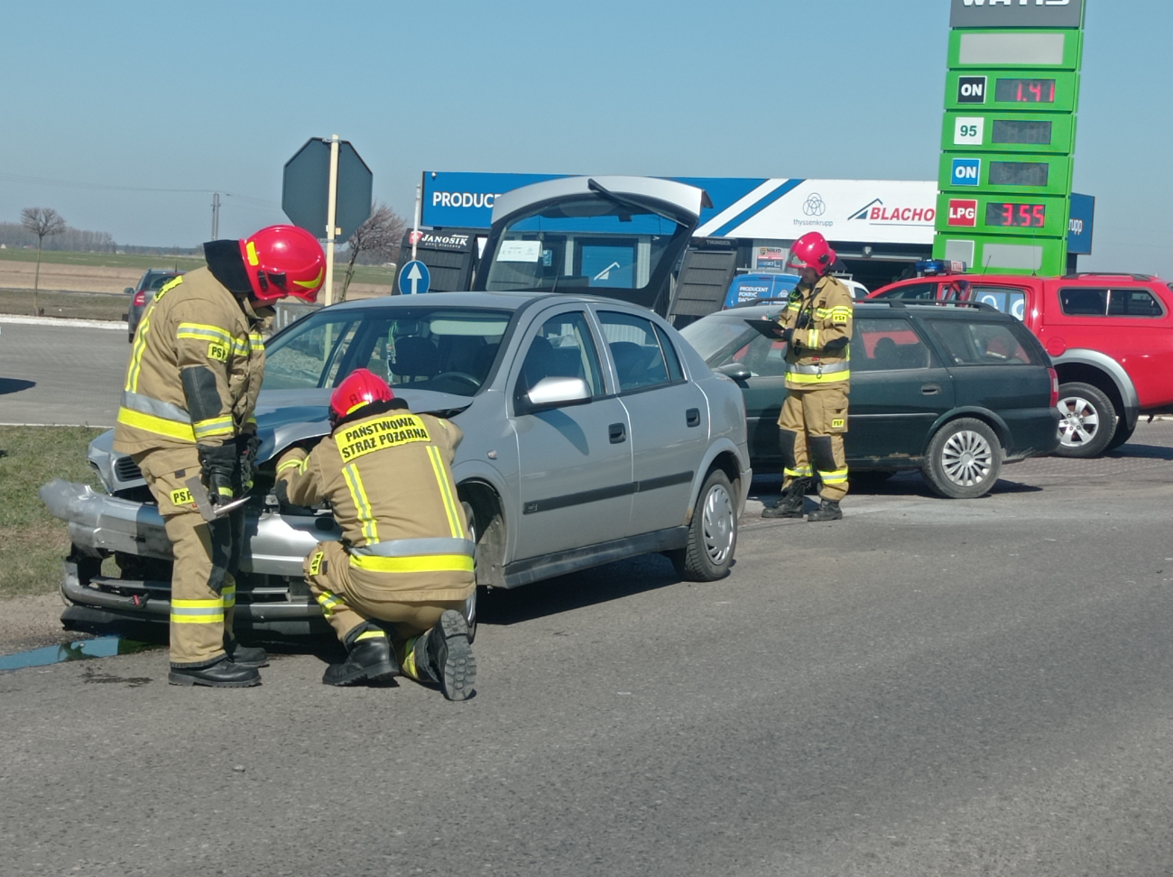 Kolizja dwóch aut w Piotrowicach
