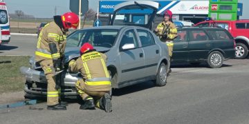 Kolizja dwóch aut w Piotrowicach