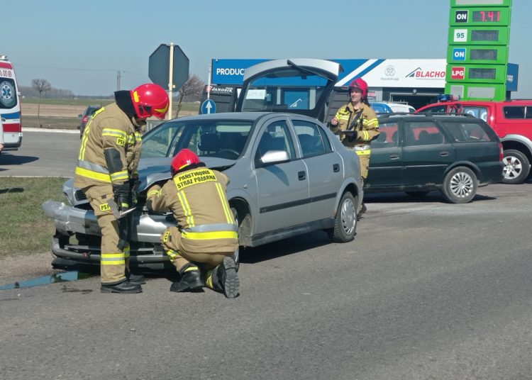 Kolizja dwóch aut w Piotrowicach