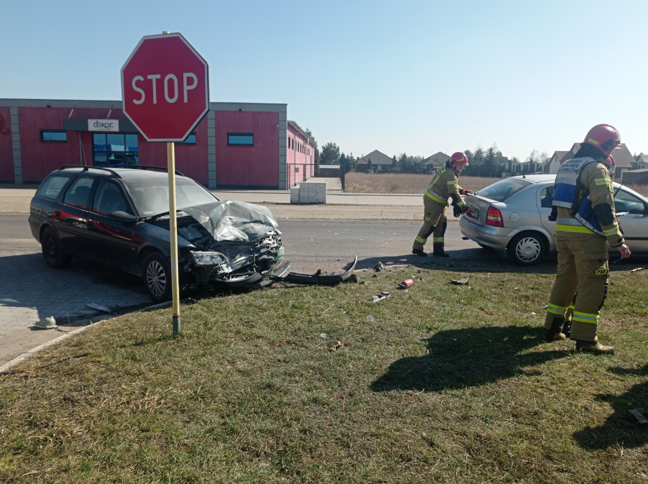 Kolizja dwóch aut w Piotrowicach