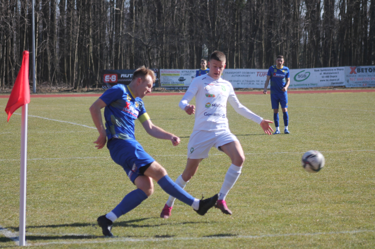 Piłkarska sobota. Czerwono-żółta Gajowa