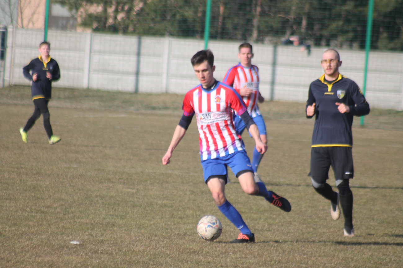 Piłkarska sobota. Czerwono-żółta Gajowa