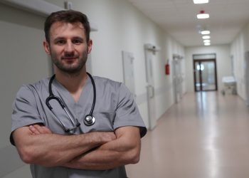 Rozwija słupecką chirurgię