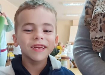 6-latek z Ukrainy śpiewa hymn Polski. Zobacz i posłuchaj!