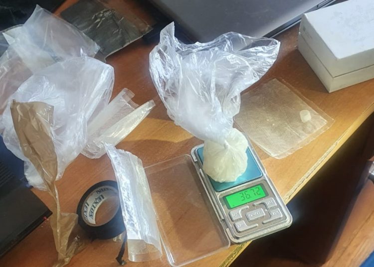 Wpadli z narkotykami i lewym alkoholem