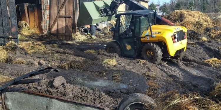 Pali się gospodarstwo w Kotuni