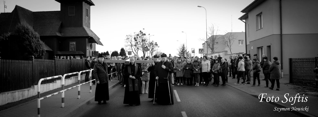 Droga Krzyżowa przeszła ulicami Słupcy ZDJĘCIA