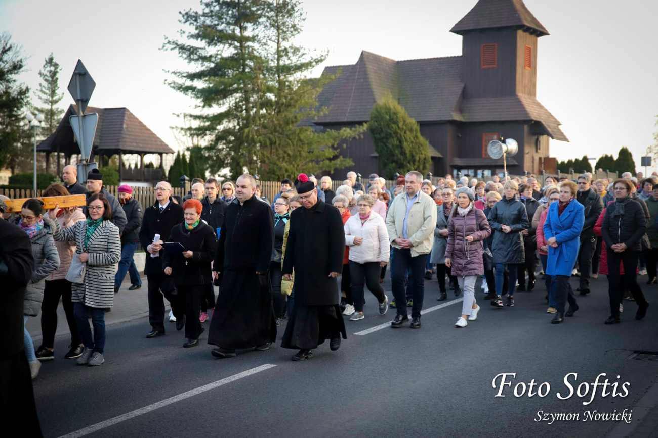 Droga Krzyżowa przeszła ulicami Słupcy ZDJĘCIA