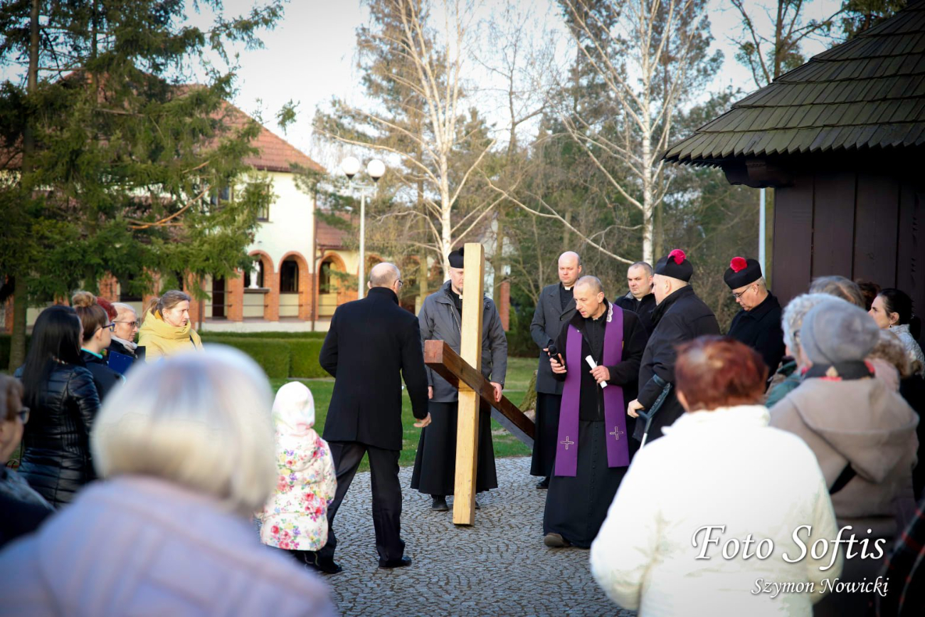 Droga Krzyżowa przeszła ulicami Słupcy ZDJĘCIA