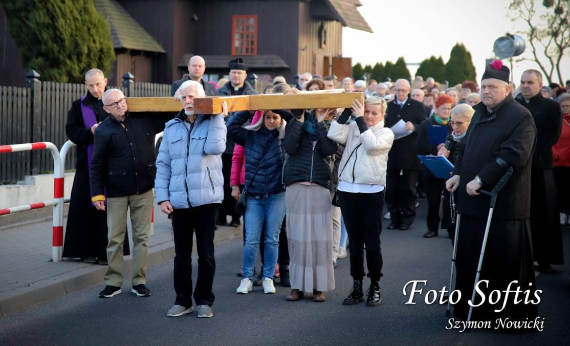 Droga Krzyżowa przeszła ulicami Słupcy ZDJĘCIA