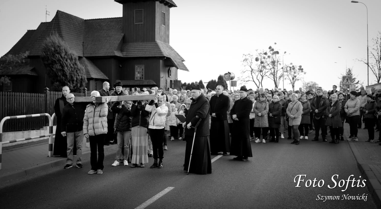 Droga Krzyżowa przeszła ulicami Słupcy ZDJĘCIA