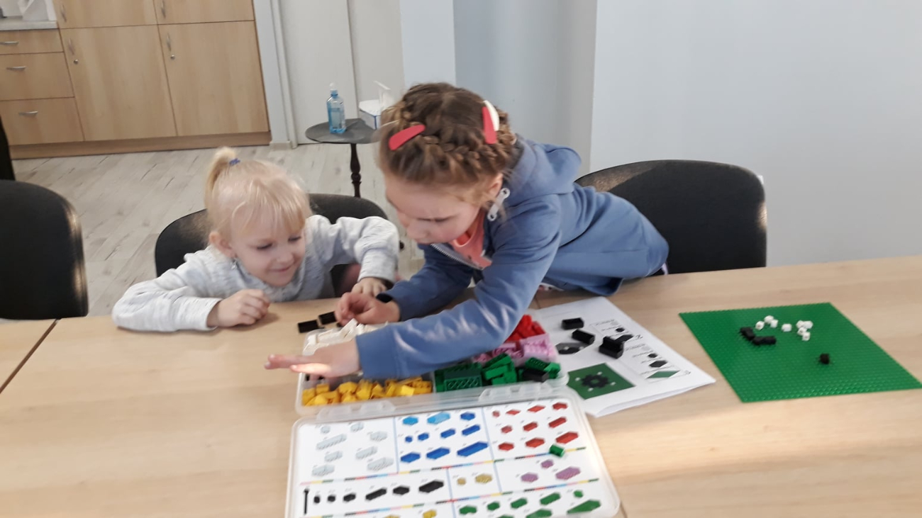 Zajęcia z lego w GOK w Lądku