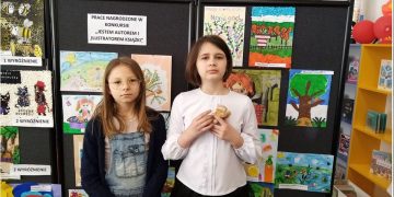 Nagrody książkowe dla uczennic z Koszut