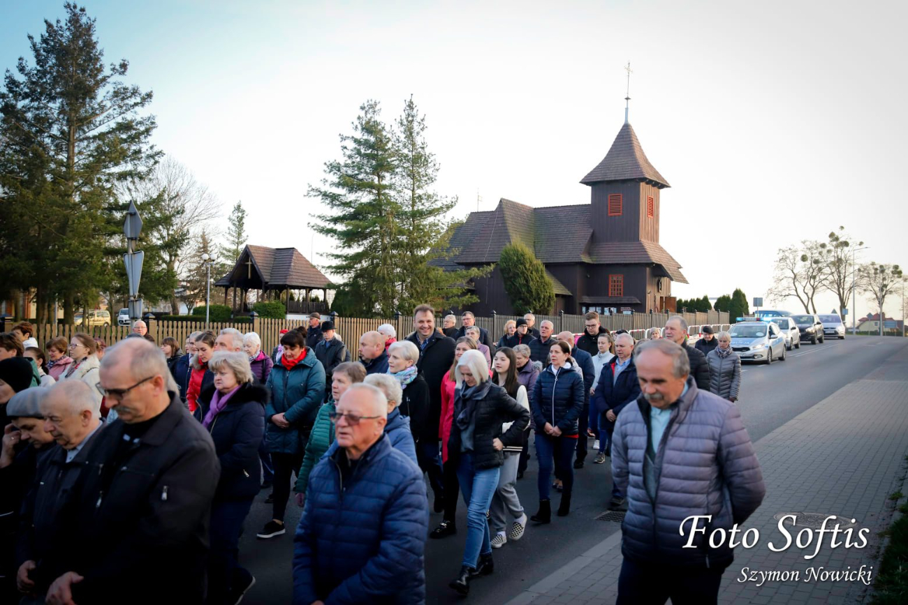 Droga Krzyżowa przeszła ulicami Słupcy ZDJĘCIA