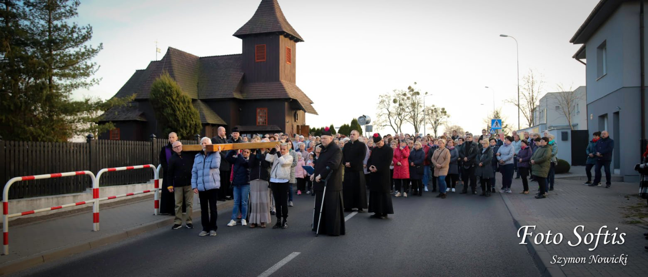 Droga Krzyżowa przeszła ulicami Słupcy ZDJĘCIA