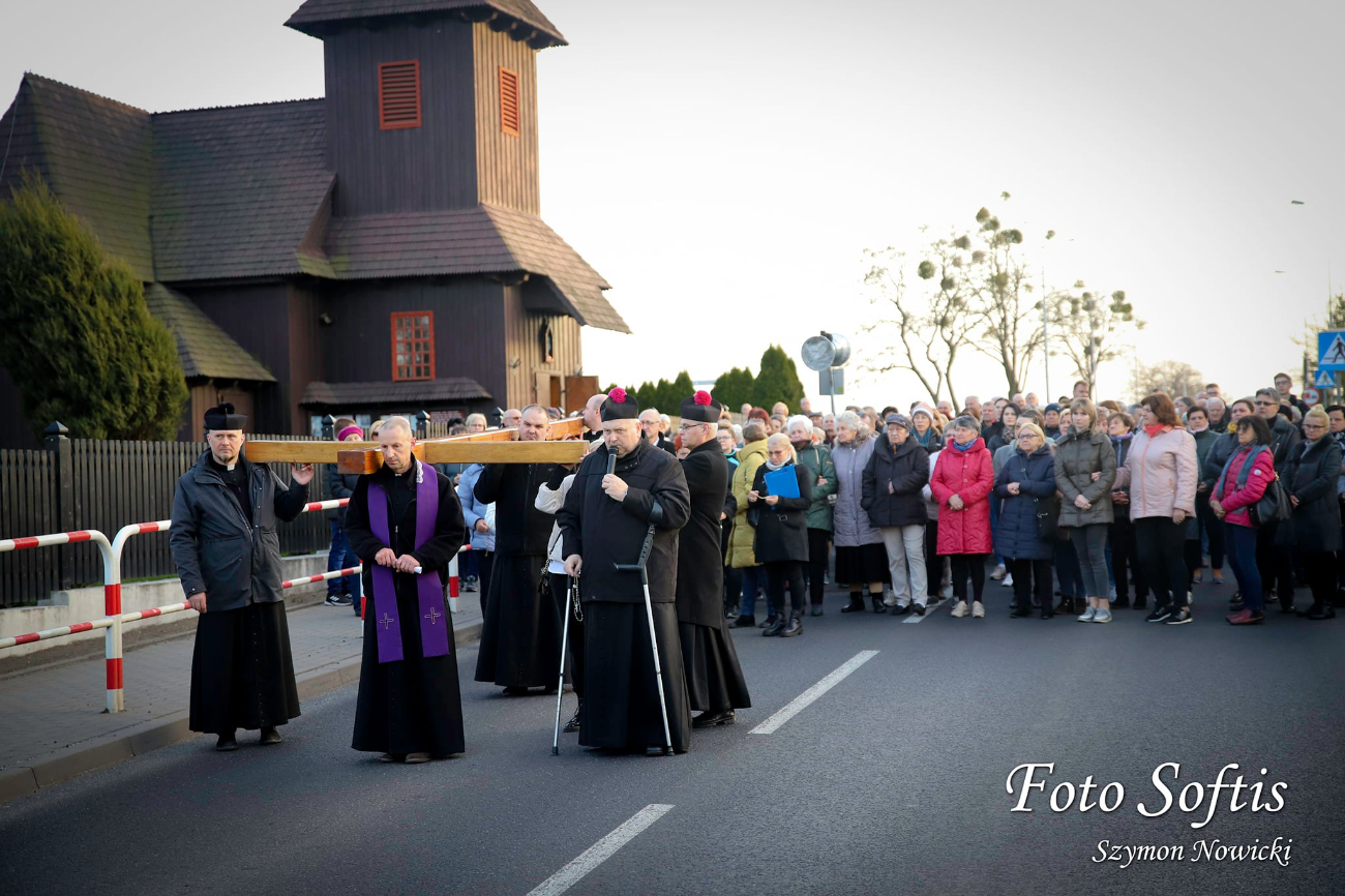 Droga Krzyżowa przeszła ulicami Słupcy ZDJĘCIA