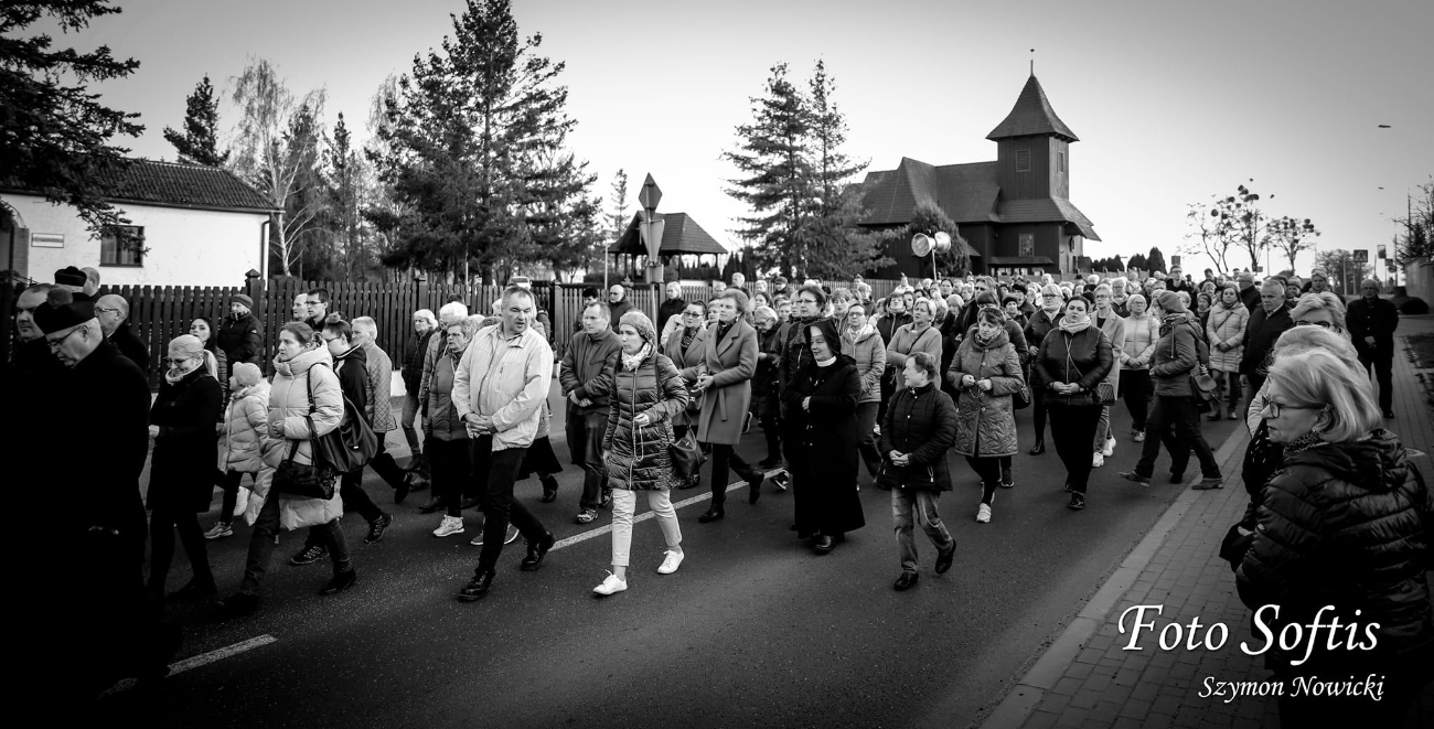 Droga Krzyżowa przeszła ulicami Słupcy ZDJĘCIA