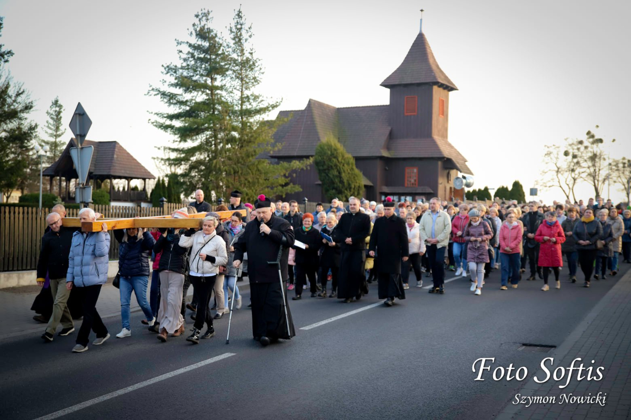 Droga Krzyżowa przeszła ulicami Słupcy ZDJĘCIA