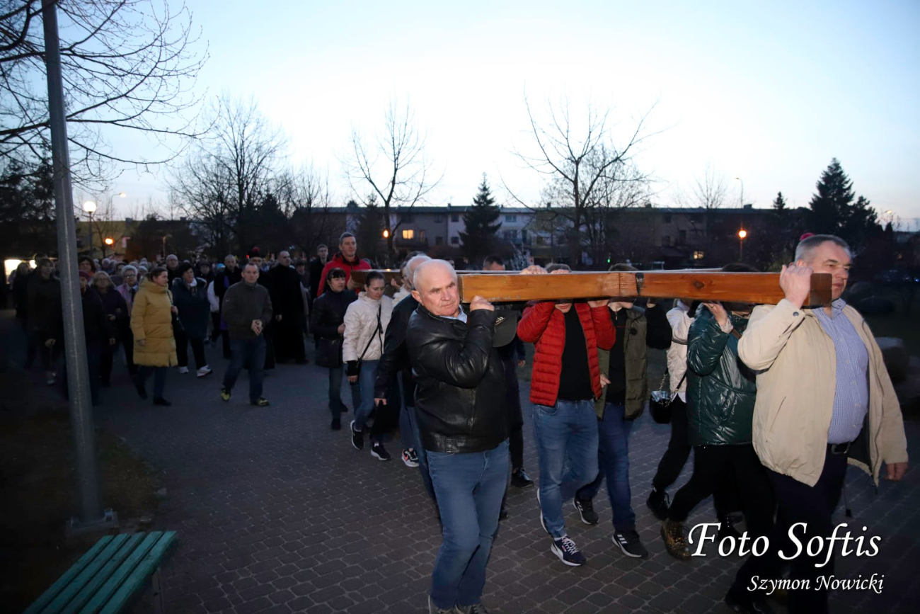 Droga Krzyżowa przeszła ulicami Słupcy ZDJĘCIA