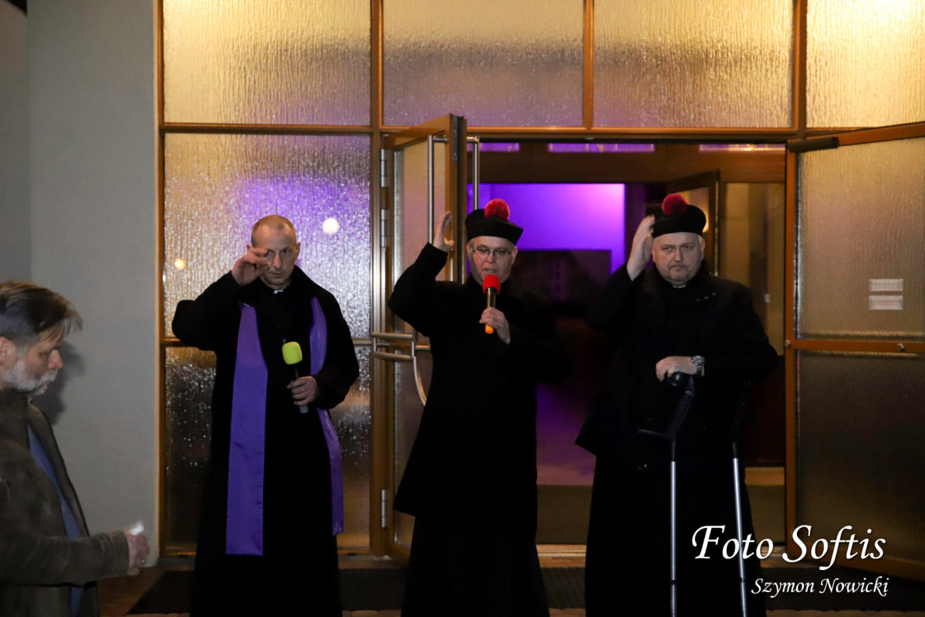 Droga Krzyżowa przeszła ulicami Słupcy ZDJĘCIA