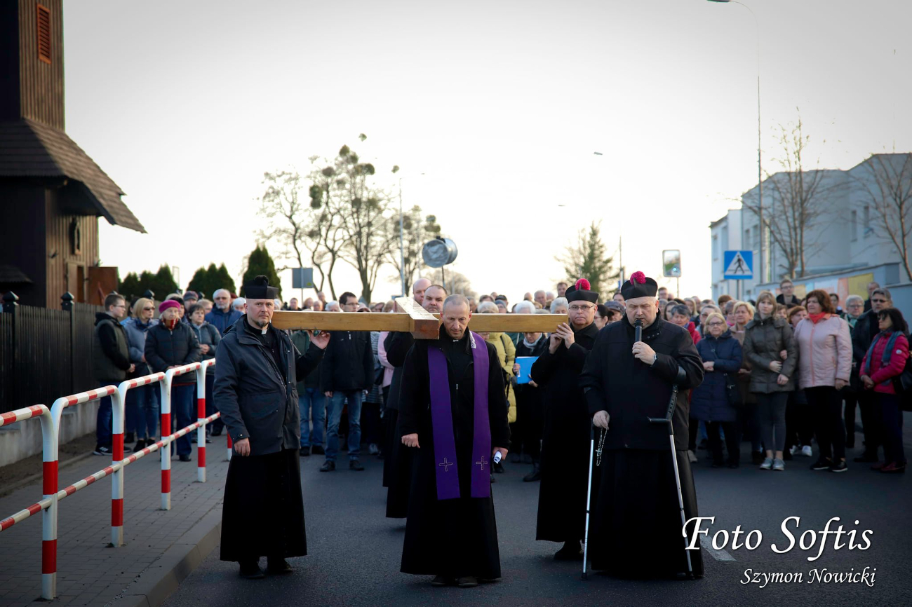 Droga Krzyżowa przeszła ulicami Słupcy ZDJĘCIA