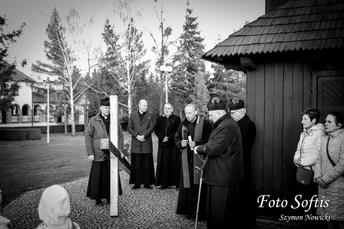 Droga Krzyżowa przeszła ulicami Słupcy ZDJĘCIA