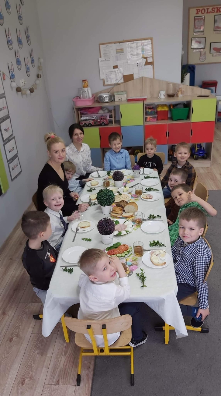 Śniadanko Wielkanocne u Małych Odkrywców w Piotrowicach