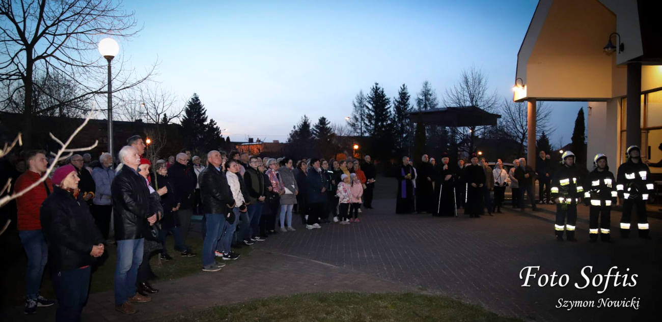 Droga Krzyżowa przeszła ulicami Słupcy ZDJĘCIA