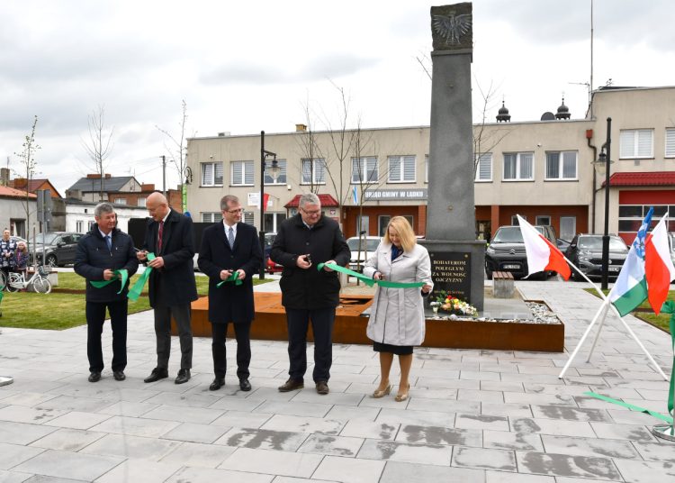 Otwarcie GOKu i rynku w Lądku