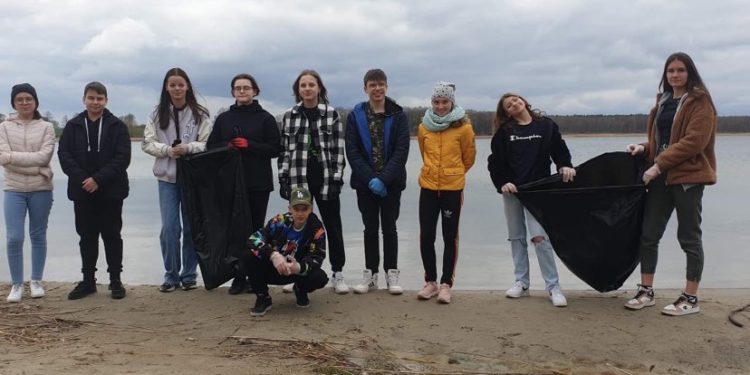 W Giewartowie sprzątali dla Polski