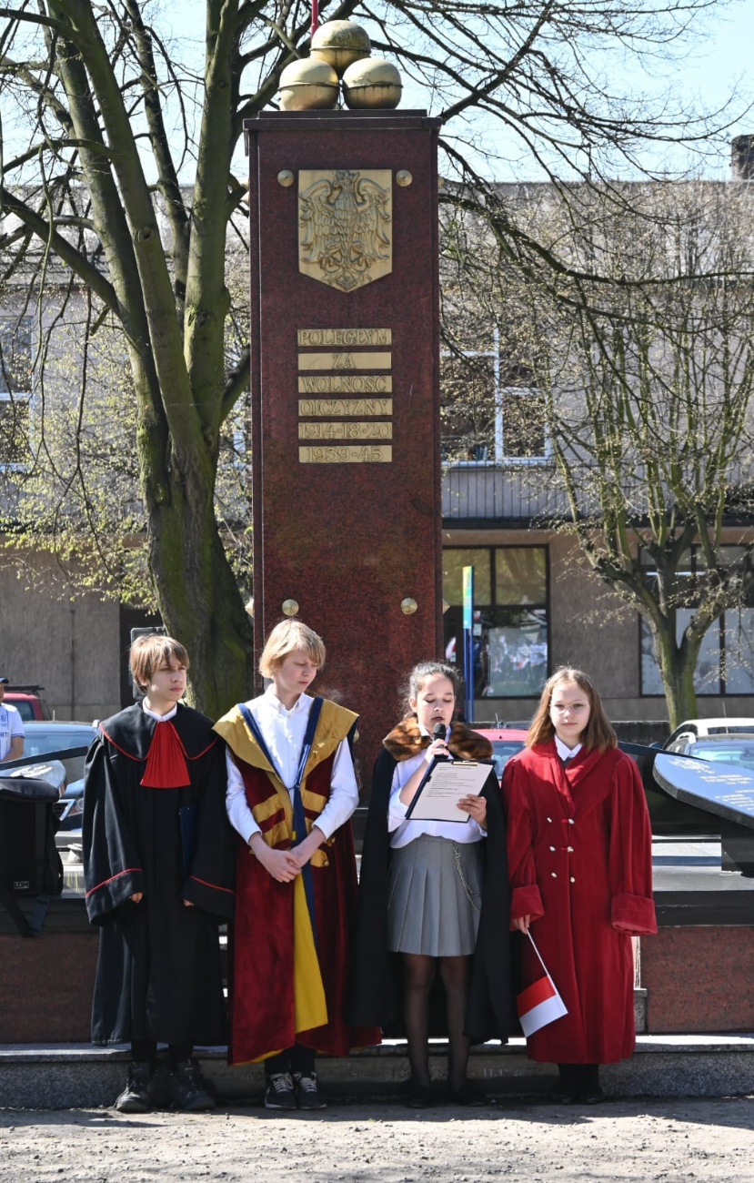 Radosne świętowanie na rynku ZDJĘCIA