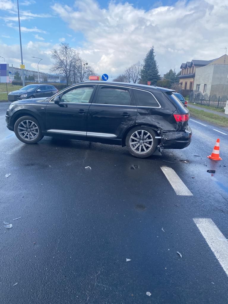 Groźnie koło Mostostalu. Zderzyły się dwa auta ZDJĘCIA