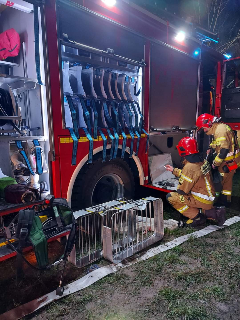 Osiem jednostek gasiło pożar