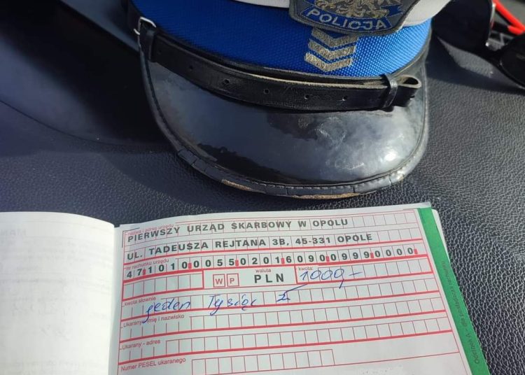 Wyprzedzał na skrzyżowaniu. Mandat i punkty karne