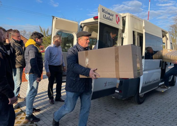 Niemcy przyjechali z darami dla uchodźców