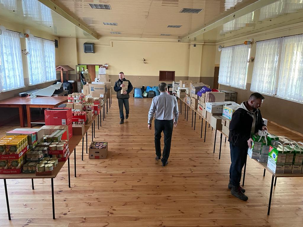 Niemcy przyjechali z darami dla uchodźców