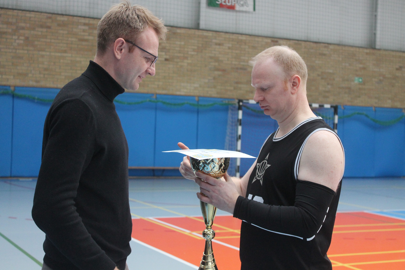 Niedziela pod koszami