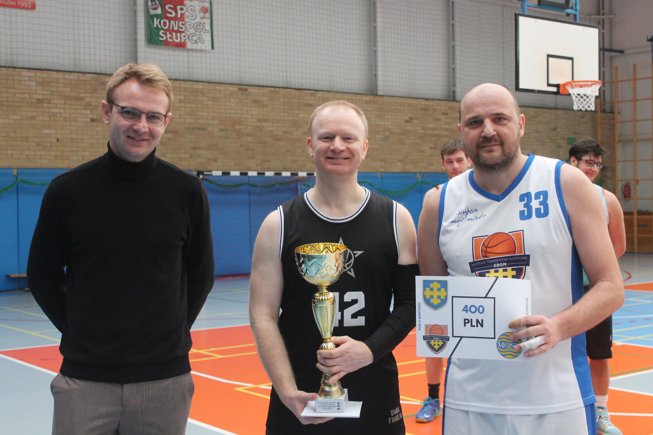 Niedziela pod koszami