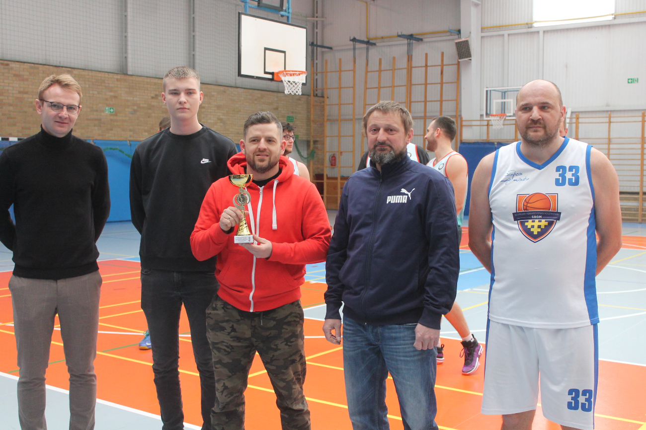 Niedziela pod koszami