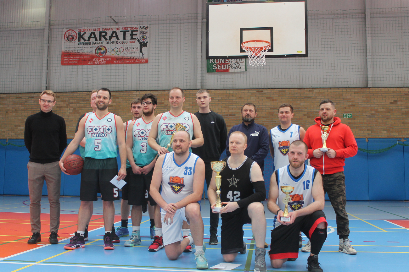 Niedziela pod koszami