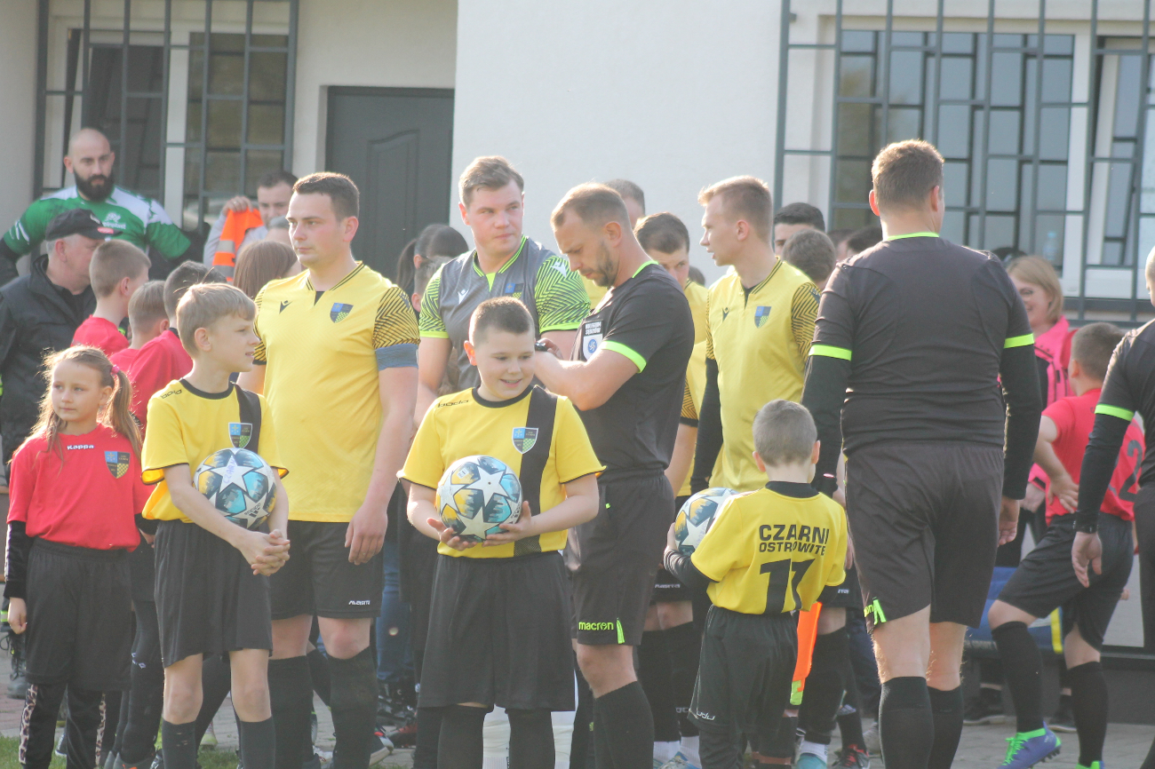 Czarni bez Korony. Puchar na fotografii