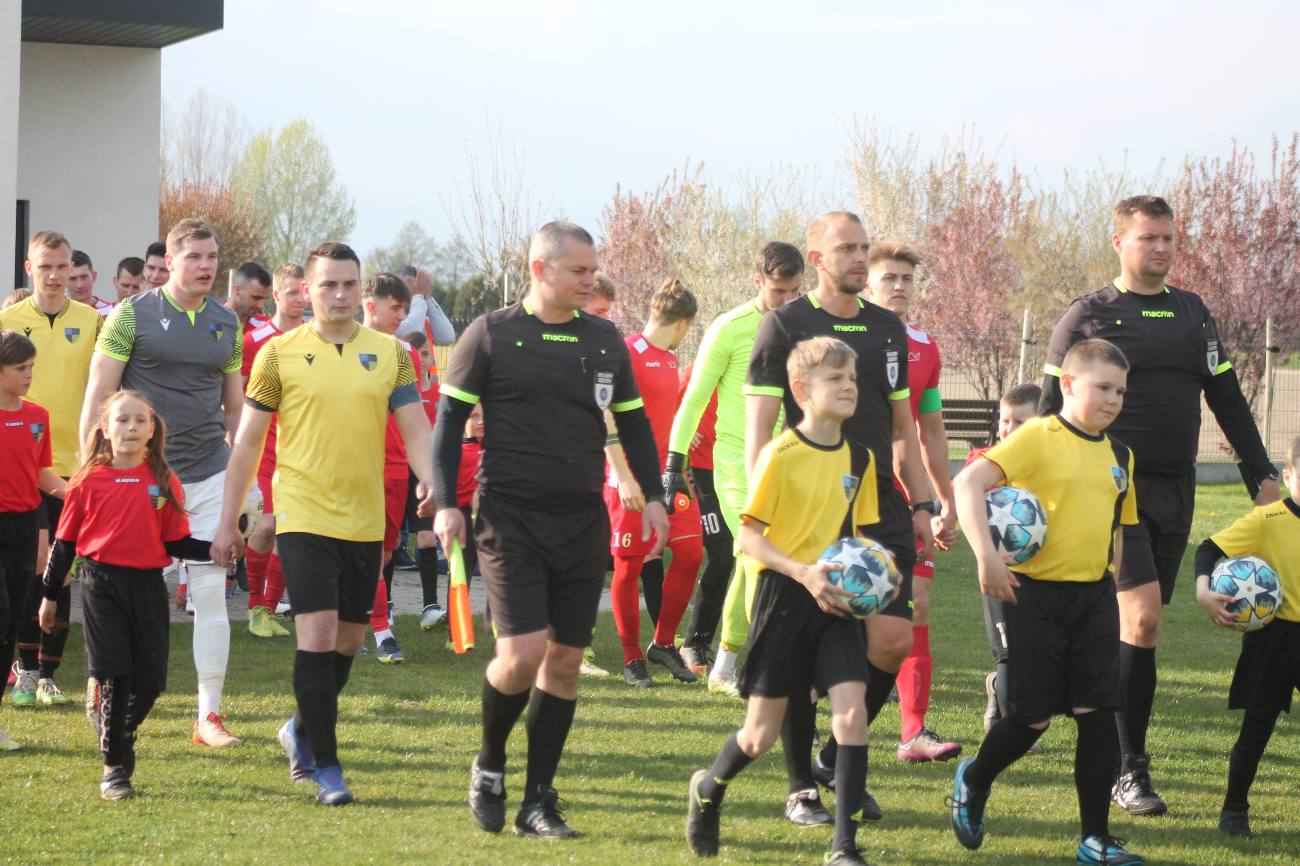 Czarni bez Korony. Puchar na fotografii