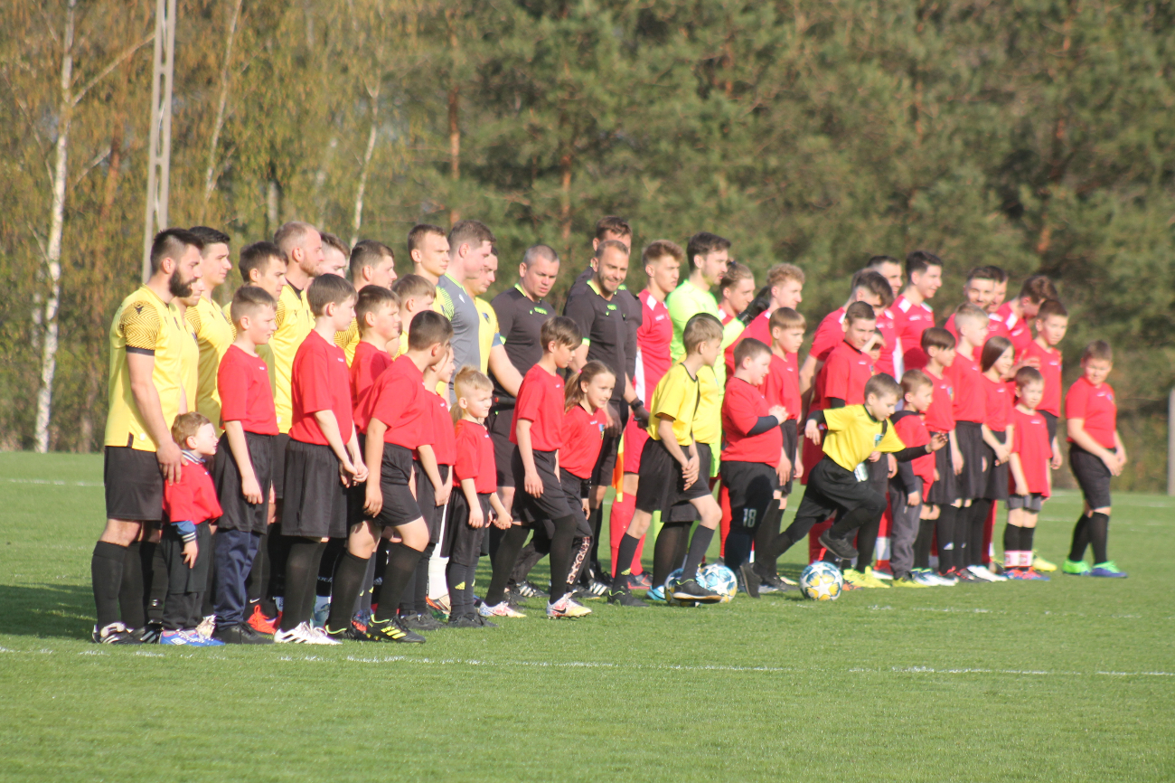 Czarni bez Korony. Puchar na fotografii