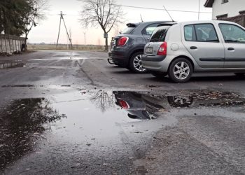 Nowy parking pełen wody. Ma być poprawiony