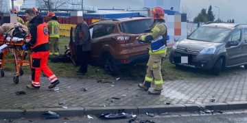 Groźnie koło Mostostalu. Zderzyły się dwa auta ZDJĘCIA